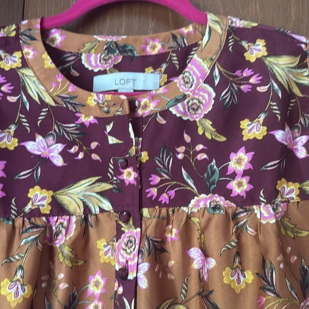 Loft Sz Small EUC Floral Henley Women's Top with Burgundy and Orange Accents